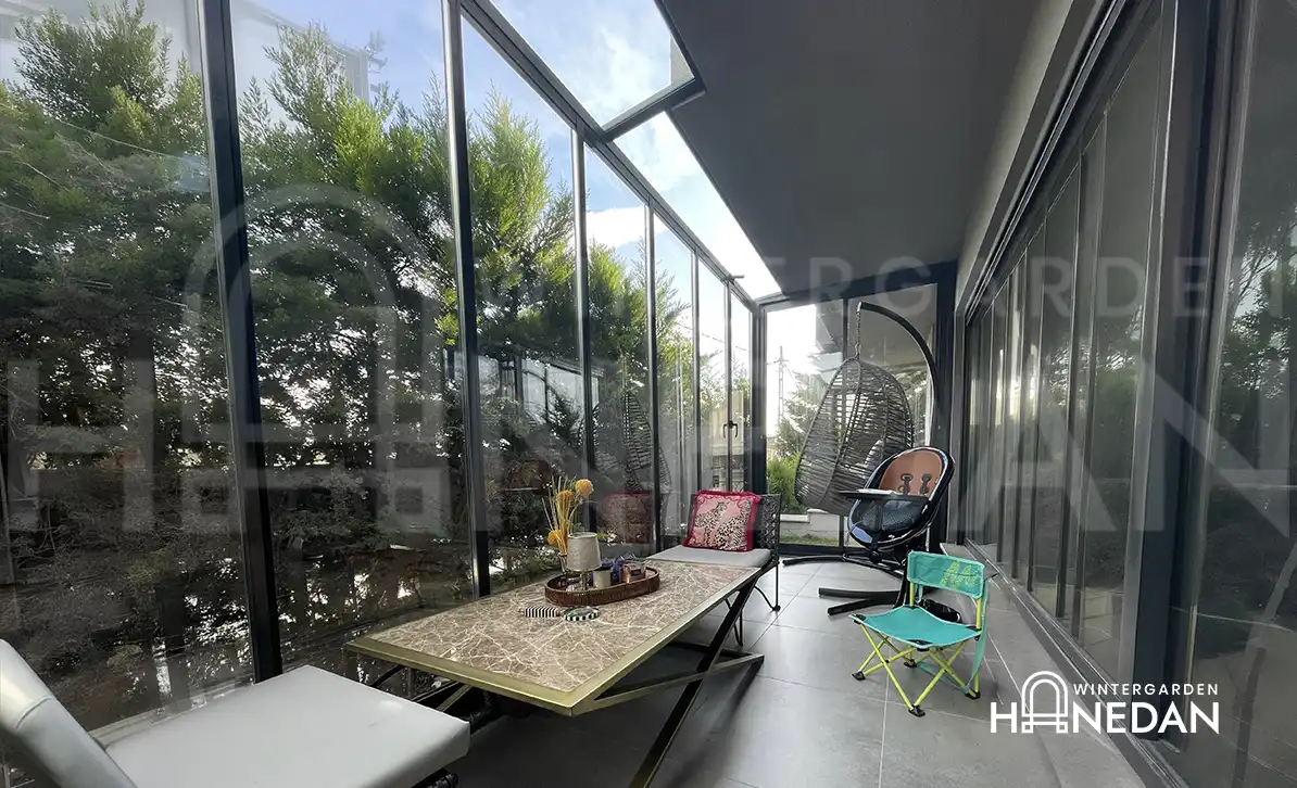 İstanbul pergola altı sürme cam sistemi ve teras cam kapama uygulaması - Hanedan Cam